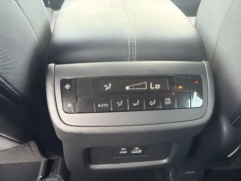 Used 2025 Nissan Pathfinder SV FWD image 11