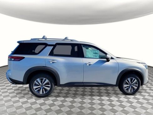 New 2025 Nissan Pathfinder SL image 6