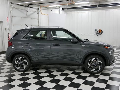 Used 2025 Hyundai Venue SEL image 2