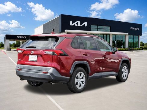 Used 2019 Toyota RAV4 LE w/ All Weather Liner Package FWD image 5