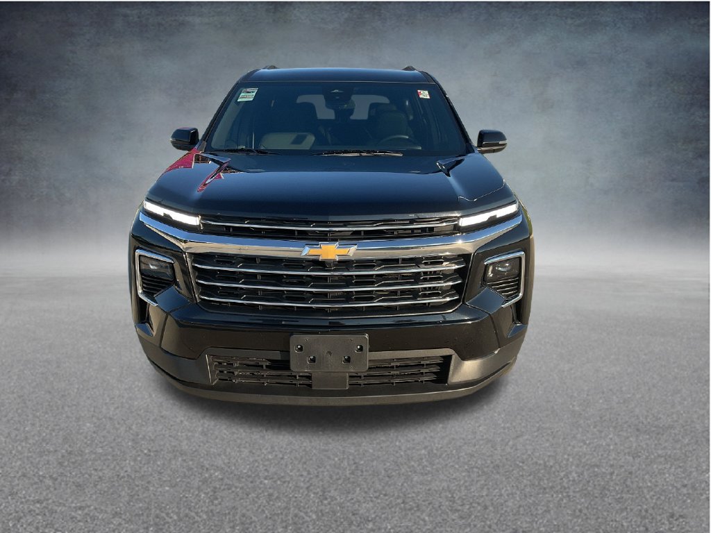 Used 2026 Chevrolet Traverse LT FWD image 2