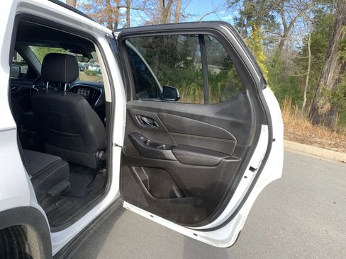 Used 2019 Chevrolet Traverse LT image 21