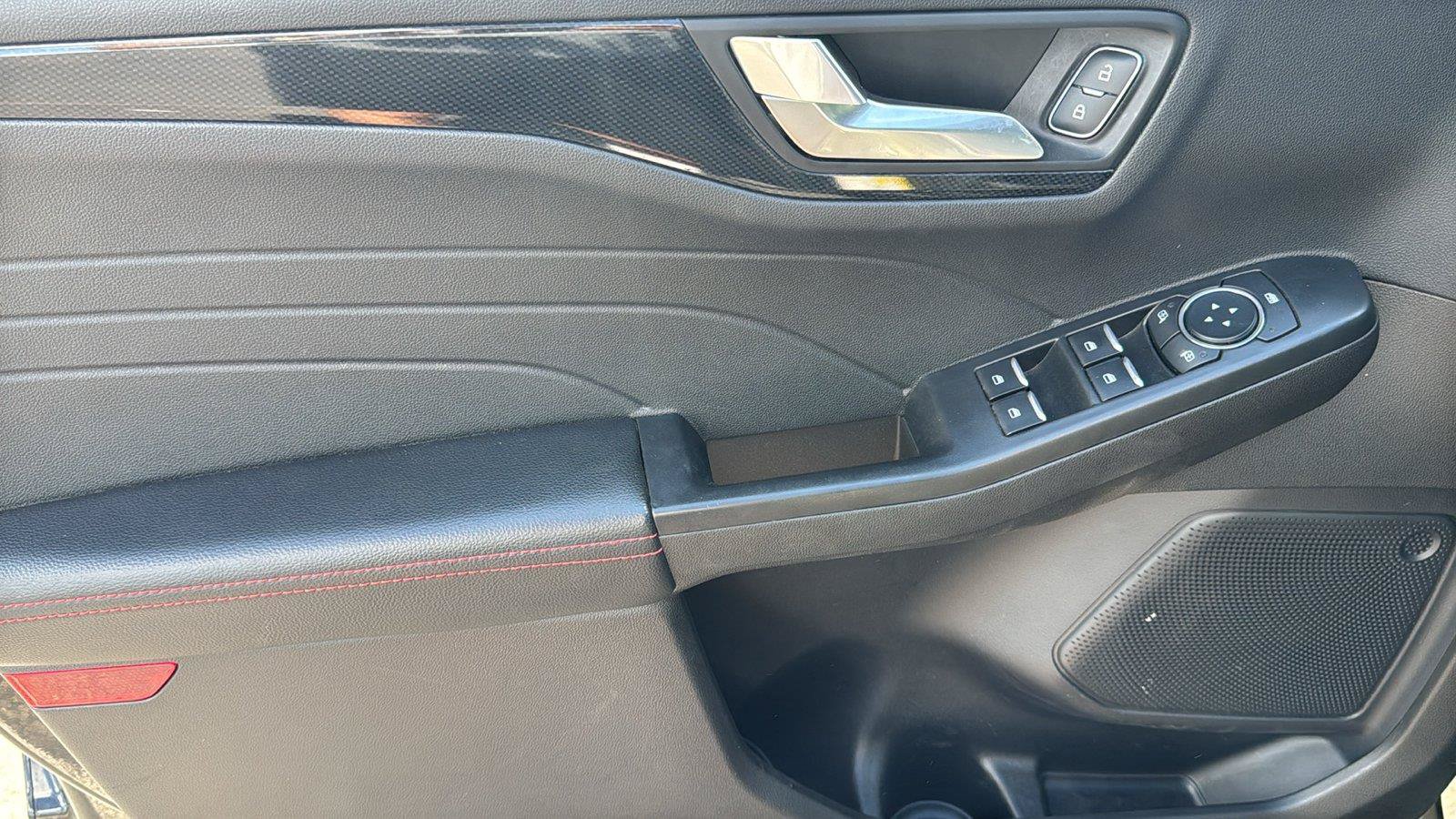 Used 2025 Ford Escape ST-Line FWD image 8