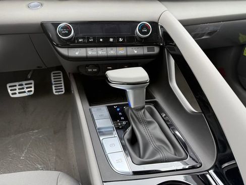 New 2026 Hyundai Elantra SEL Sport image 9
