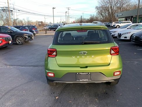 Used 2023 Hyundai Venue SEL image 4