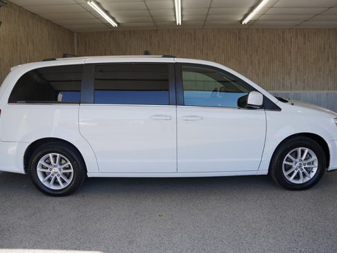 Used 2018 Dodge Grand Caravan SXT image 6