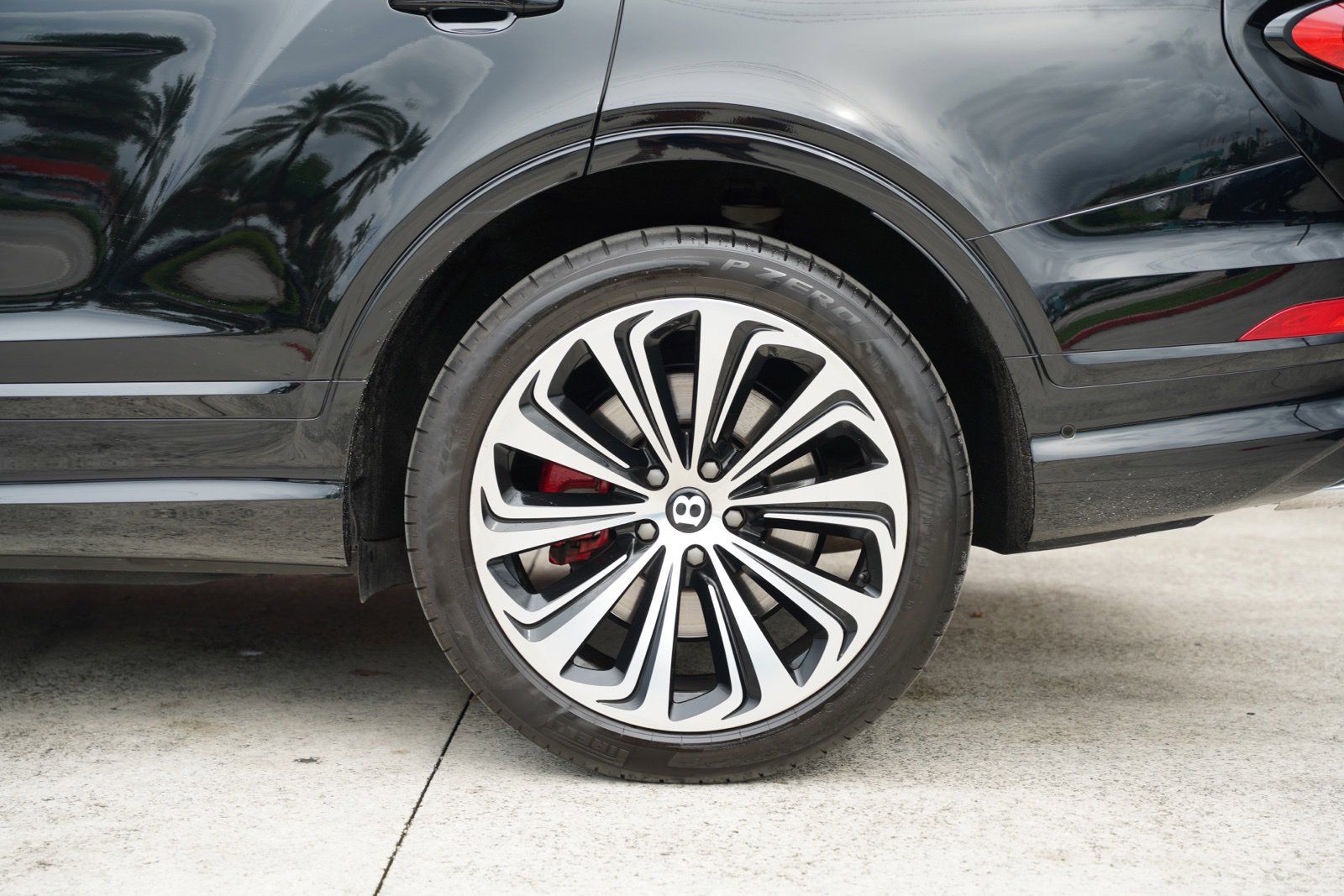 Used 2021 Bentley Bentayga AWD/4WD image 4