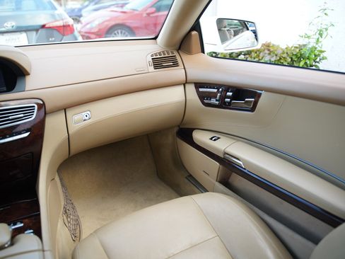 Used 2013 Mercedes-Benz CL 550 4MATIC image 27