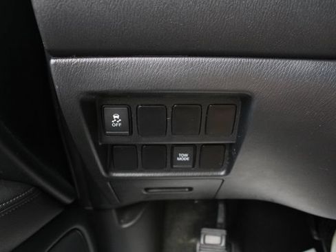 Used 2019 Nissan Pathfinder S AWD/4WD image 9