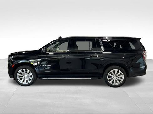Used 2024 Chevrolet Suburban Premier w/ Premium Package AWD/4WD image 4