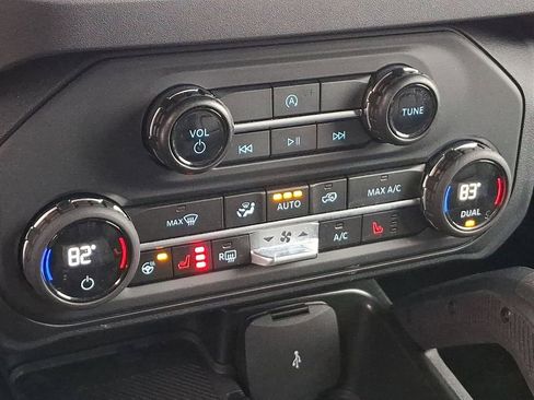 Certified 2025 Ford Bronco Badlands AWD/4WD image 16