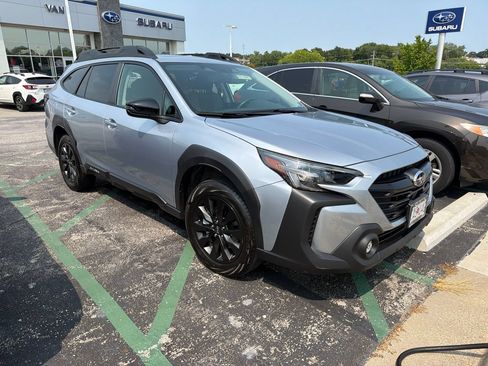 Used 2025 Subaru Outback Onyx Edition AWD/4WD image 2