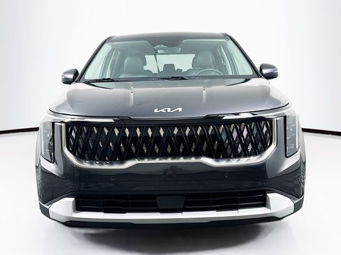 Used 2026 Kia Carnival FWD image 2