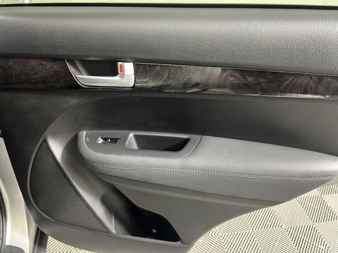 Used 2014 Kia Sorento LX image 30