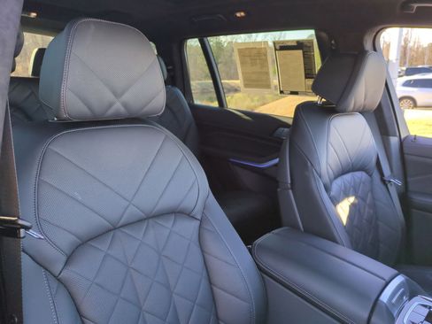 Certified 2023 BMW X7 xDrive40i w/ Executive Package image 34