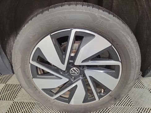 Used 2024 Volkswagen Atlas SE AWD/4WD image 12