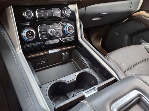 Used 2024 GMC Yukon Denali AWD/4WD image 31