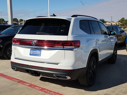 New 2026 Volkswagen Atlas SE image 7