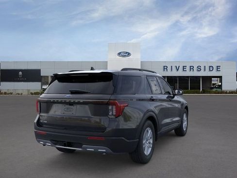 New 2026 Ford Explorer Active RWD image 8