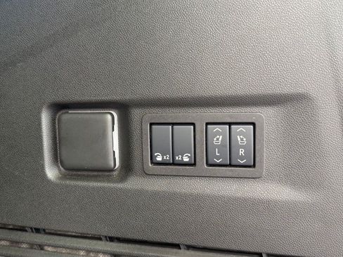 Used 2025 GMC Yukon XL Denali w/ Sun & Power Step Package AWD/4WD image 6