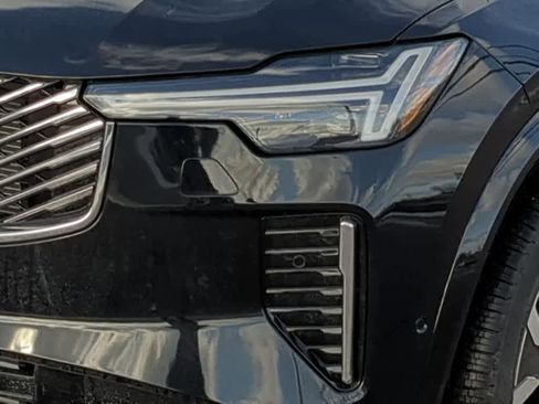 New 2026 Volvo XC90 T8 Plus w/ Protection Package Premier image 10