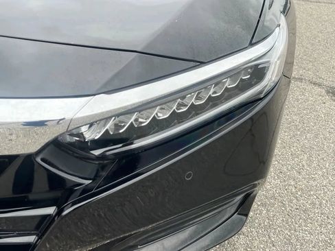 Used 2018 Honda Accord Touring image 32