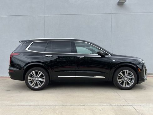 Certified 2025 Cadillac XT6 Premium Luxury image 4