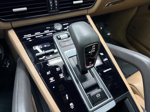 Used 2021 Porsche Cayenne E-Hybrid Coupe image 25