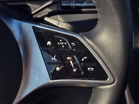 Used 2025 Mercedes-Benz C 300 4MATIC Sedan image 33