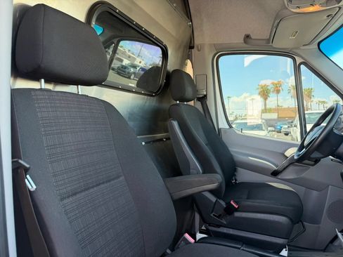 Used 2017 Mercedes-Benz Sprinter 2500 image 25