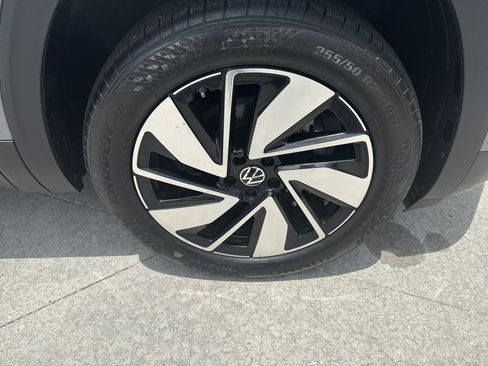 Used 2024 Volkswagen Atlas SE FWD image 11