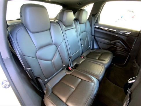Used 2016 Porsche Cayenne image 19
