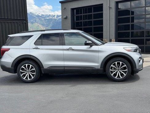 Used 2023 Ford Explorer ST-Line AWD/4WD image 3