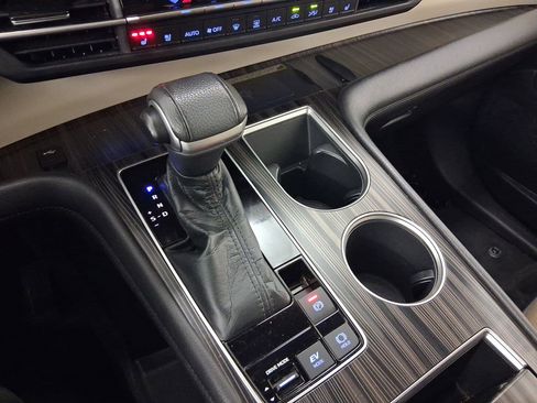 Used 2021 Toyota Sienna Limited image 15