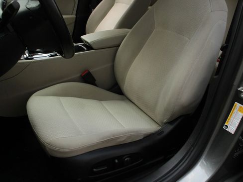 Used 2018 Buick Regal Preferred w/ Sights and Sounds Package FWD image 17