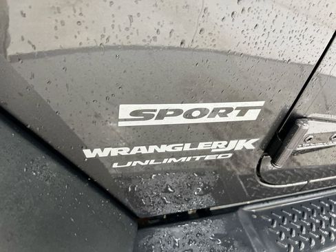 Used 2018 Jeep Wrangler Unlimited Sport S AWD/4WD image 23