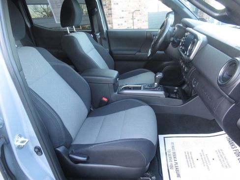 Used 2021 Toyota Tacoma 4x4 Double Cab w/ Tacoma SR5 Package image 9