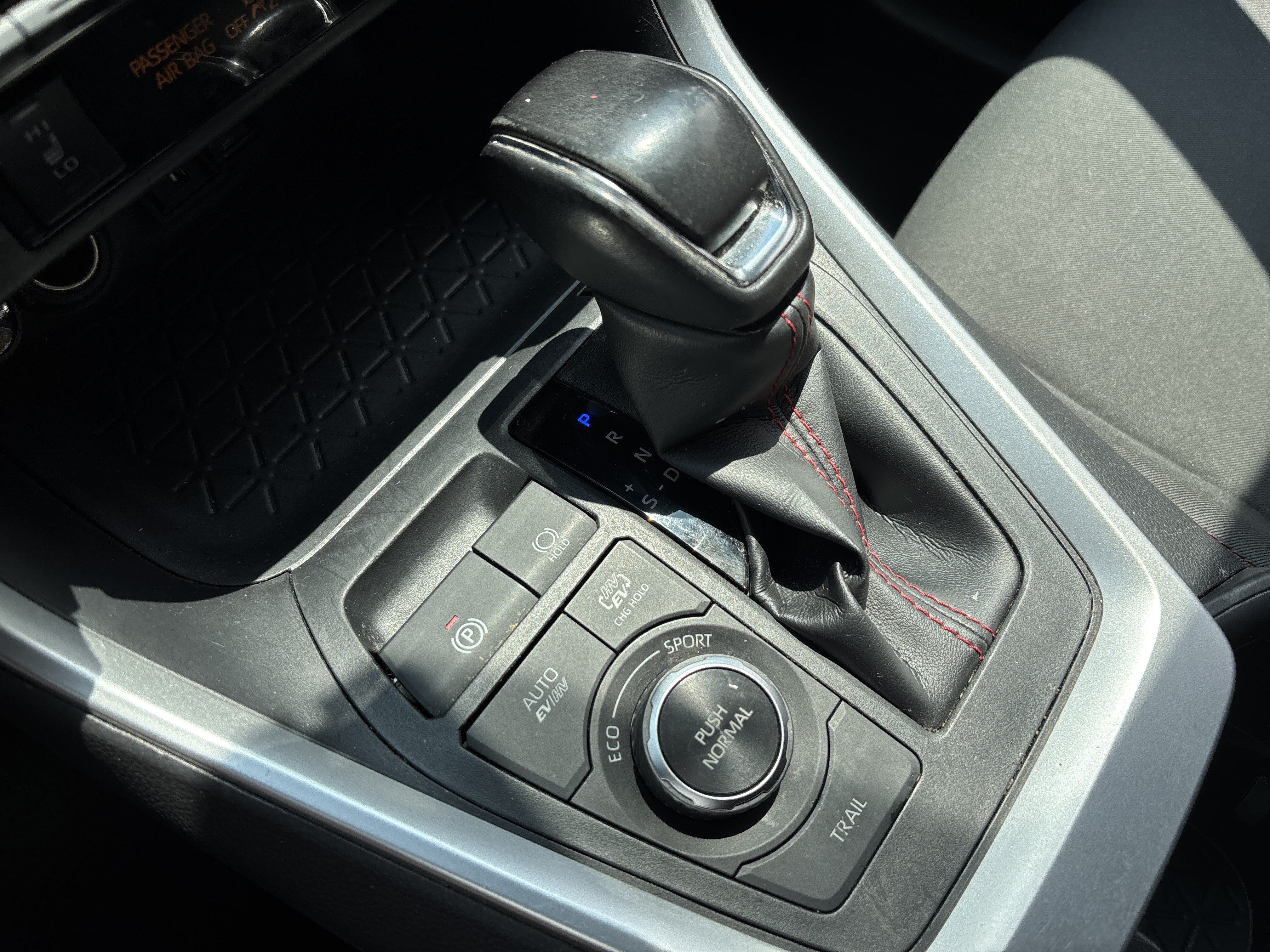 Used 2022 Toyota RAV4 SE w/ Weather & Moonroof Package AWD/4WD image 24