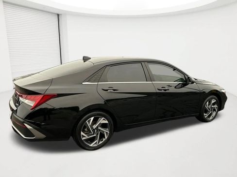 Used 2025 Hyundai Elantra Limited w/ Cargo Package FWD image 5