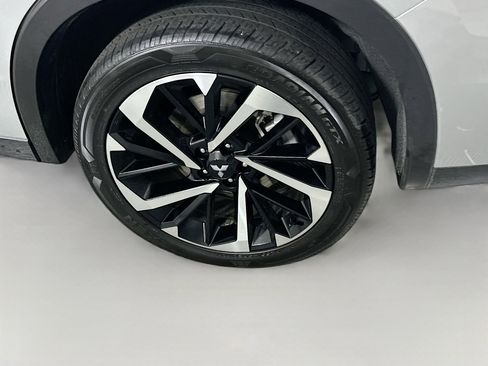 Used 2024 Mitsubishi Outlander SE image 11