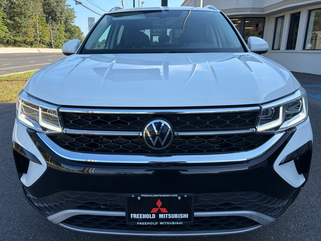 Used 2023 Volkswagen Taos SEL AWD/4WD image 2