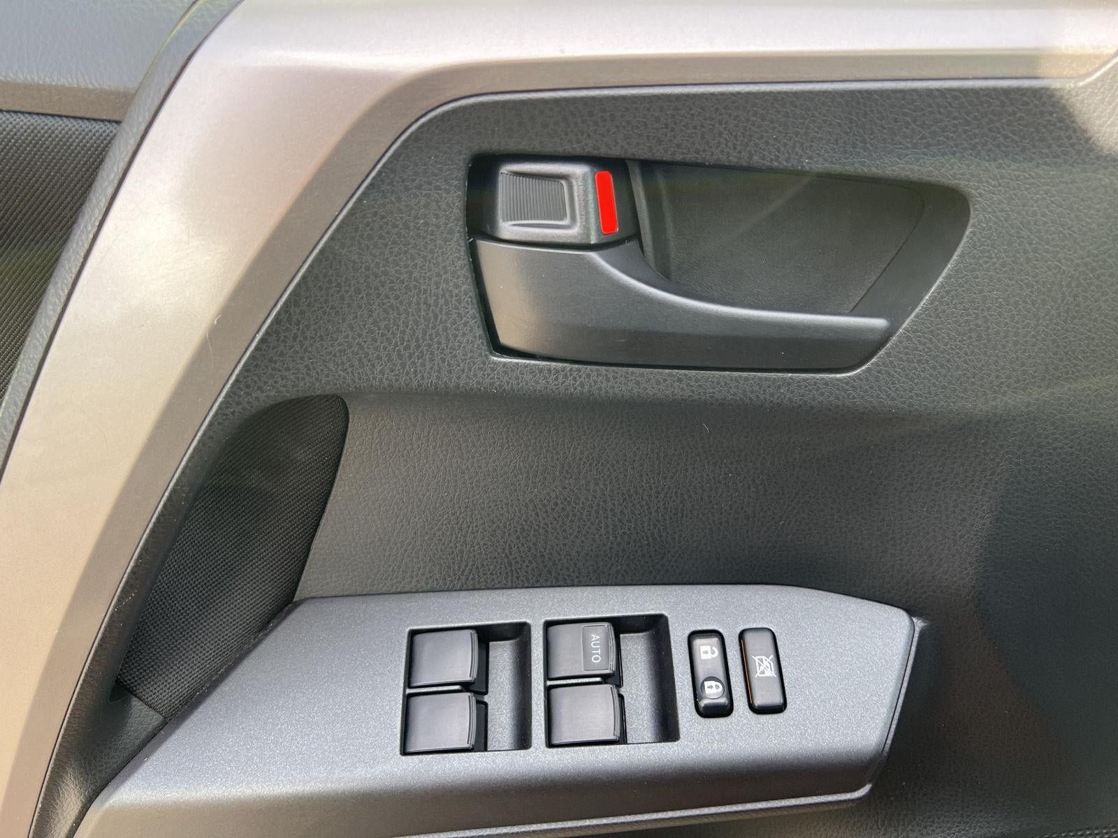 Used 2016 Toyota RAV4 LE AWD/4WD image 21