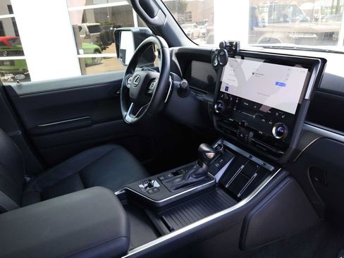 Used 2024 Lexus GX 550 AWD/4WD image 12