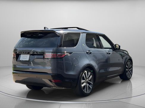 Certified 2025 Land Rover Discovery Dynamic SE image 5