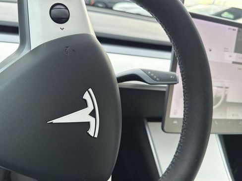 Used 2021 Tesla Model Y Long Range image 22