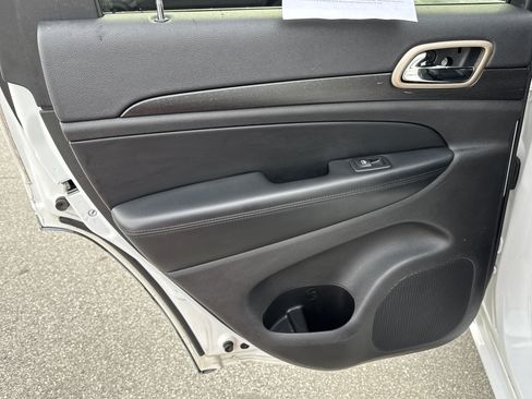 Used 2015 Jeep Grand Cherokee Altitude image 24