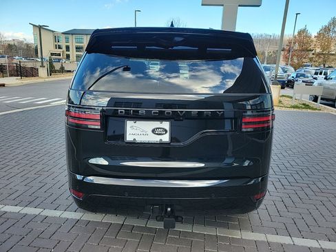Used 2025 Land Rover Discovery Dynamic SE image 6