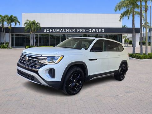 Certified 2025 Volkswagen Atlas Peak Edition SE AWD/4WD image 3
