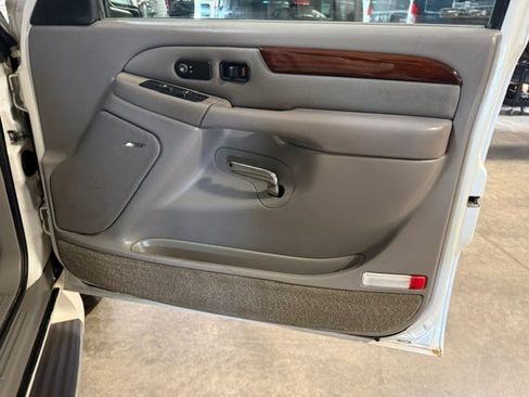 Used 2002 Cadillac Escalade AWD image 8