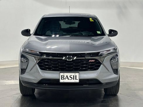 Used 2024 Chevrolet Trax RS FWD image 9